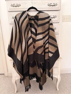 Fringed Zebra Stripe Throw Poncho - Black & Tan